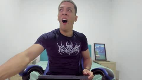 noah_flynn1 online show from April 2026 08:04:02 AM