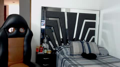 Noah Harris01 online show from February 2025 03:06:01 PM