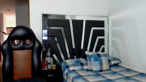 Noah Harris01 online show from December 2025 12:21:02 PM