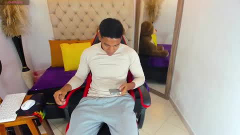 N O AH - S T H O  N E online show from January 2026 02:59:01 AM