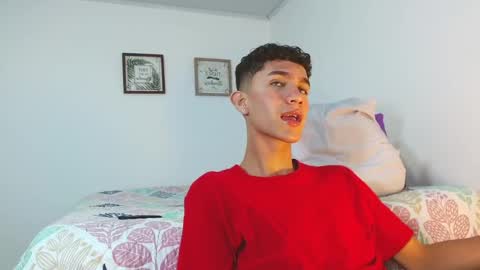 noah tyler  online show from December 2024 10:07:01 PM