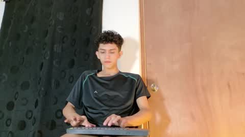 noah tyler  online show from September 2025 12:54:02 AM