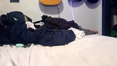 Noah Wesley online show from November 2025 06:01:01 AM