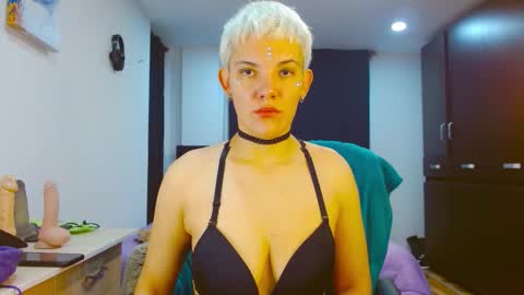 Snapshot of noahakeew chatting on February 2026 10:51:02 PM Noah online show from February 2026 10:51:02 PM