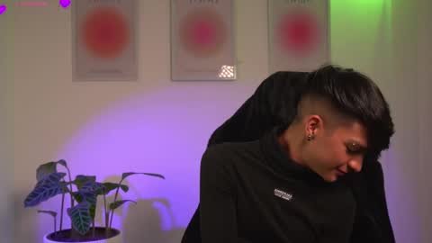 Snapshot of noahh_th03 chatting on March 2025 08:05:01 AM Noah online show from March 2025 08:05:01 AM