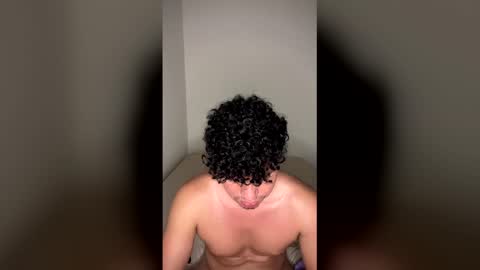 noahlatino35 online show from April 2026 12:19:02 AM