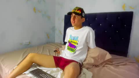 Snapshot of noahwhitee chatting on November 2025 06:52:02 PM noahwhitee online show from November 2025 06:52:02 PM