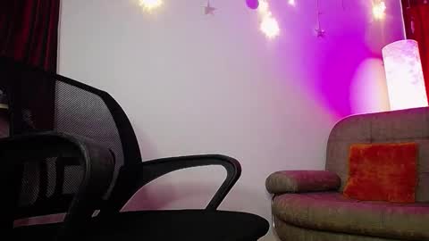 Snapshot of noha_lux1 chatting on September 2025 12:32:02 PM Noha Lux online show from September 2025 12:32:02 PM