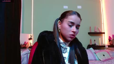 Snapshot of noha_thomson chatting on February 2025 01:40:01 AM Noha Thomson online show from February 2025 01:40:01 AM