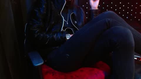 Noha Thomson online show from November 2025 01:55:02 AM