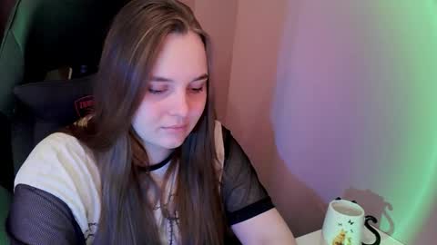 noir_ember_ online show from November 2025 01:29:02 PM