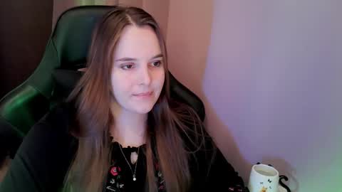 noir_ember_ online show from November 2025 12:44:02 PM