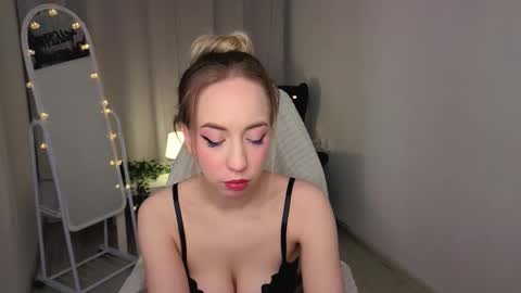 Snapshot of noirnymphh chatting on February 2026 10:17:02 PM Isabelle online show from February 2026 10:17:02 PM