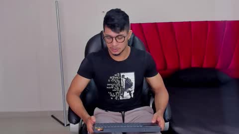 Im Nolan  online show from November 2025 07:58:02 PM