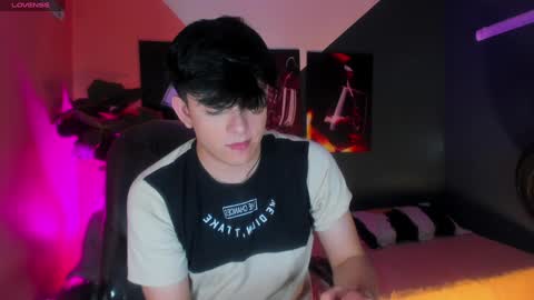 Snapshot of nolan_twink chatting on December 2024 04:11:01 AM Nolan online show from December 2024 04:11:01 AM