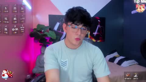Snapshot of nolan_twink chatting on December 2024 06:20:01 PM Nolan online show from December 2024 06:20:01 PM