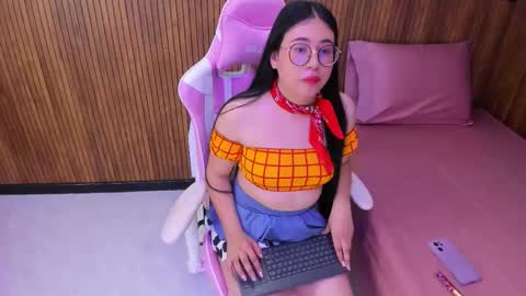 Nahomi online show from December 2025 05:04:02 AM