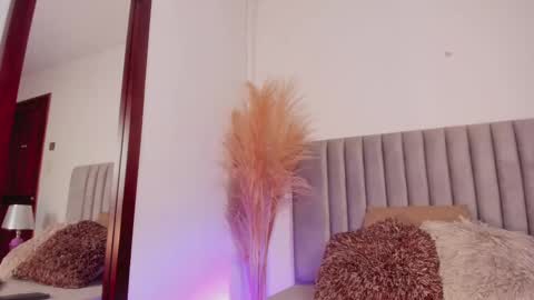 Snapshot of nora_dasilva chatting on February 2025 12:43:01 AM Nora Da Silva online show from February 2025 12:43:01 AM