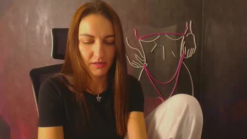 Nora online show from October 2025 09:56:01 PM