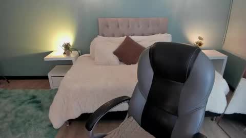 Nora online show from February 2026 07:09:02 PM