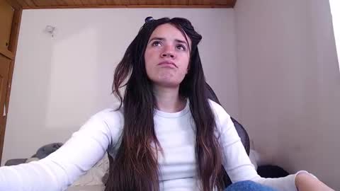 noreen_ online show from November 2025 05:34:02 PM