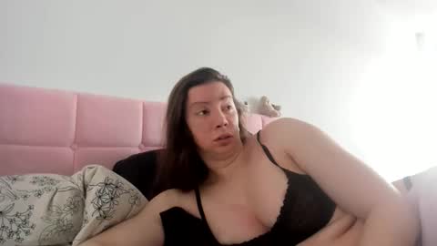 Emily snow online show from December 2025 07:40:02 PM