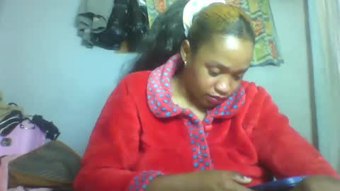 nosminah01 online show from September 2025 12:05:02 PM