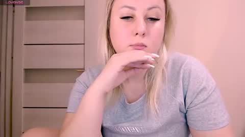 Snapshot of not_nakedcat chatting on November 2025 02:04:01 PM hi glad to chat online show from November 2025 02:04:01 PM