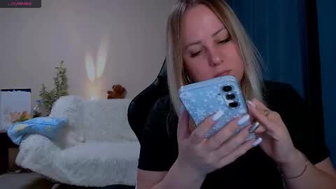 Snapshot of not_nakedcat chatting on December 2025 11:19:01 AM hi glad to chat online show from December 2025 11:19:01 AM