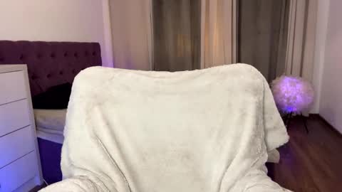 Snapshot of notamericanpie23 chatting on November 2025 08:24:02 PM Tina online show from November 2025 08:24:02 PM