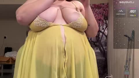 Snapshot of noturbabymoms chatting on March 2025 04:17:02 PM NotUrBabyMoms online show from March 2025 04:17:02 PM