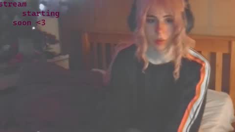 Lucy online show from October 2025 01:04:02 AM