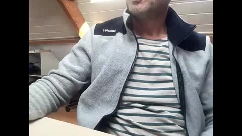 noux69 online show from November 2025 01:09:02 PM