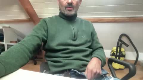 noux69 online show from November 2025 01:28:01 PM