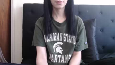 Olivia online show from December 2025 07:55:01 PM