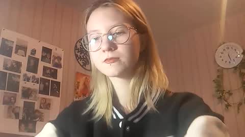 Snapshot of novellahartig chatting on February 2026 02:21:01 PM Sari It is my first day online show from February 2026 02:21:01 PM