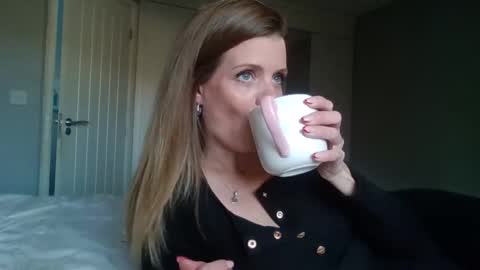 Alice  Nudgeman online show from November 2025 10:03:02 AM