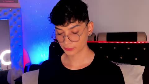 Snapshot of nut_foxx chatting on November 2025 03:32:02 PM online show from November 2025 03:32:02 PM