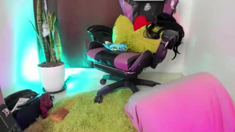 Nia online show from November 2025 04:23:02 AM