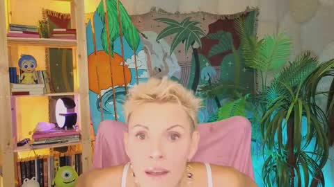 nymphvariety online show from October 2025 05:28:01 AM