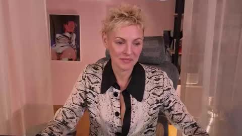 nymphvariety online show from December 2025 05:13:01 AM