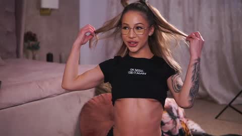 nyrobinova online show from January 2025 04:16:02 AM