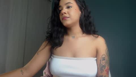 Snapshot of obeyval chatting on September 2025 11:30:01 PM Vale online show from September 2025 11:30:01 PM