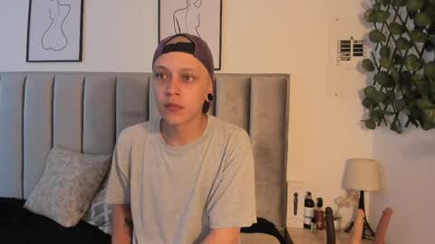 Sara Help me reach 1000 followers online show from May 2026 02:48:01 PM