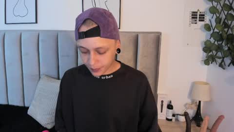 Sara Help me reach 1000 followers online show from June 2026 08:09:01 PM
