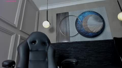 independent model online show from February 2025 06:53:01 PM