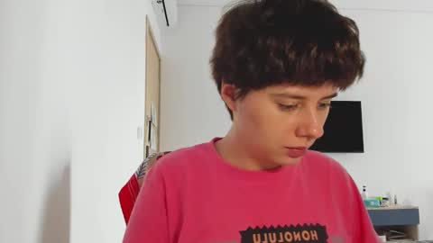 Evie online show from December 2025 05:35:02 AM