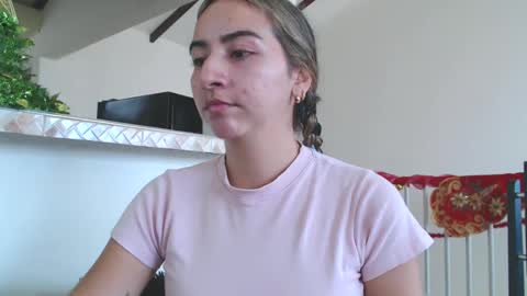 Snapshot of odette_brigh_ chatting on December 2024 09:18:02 PM Val online show from December 2024 09:18:02 PM
