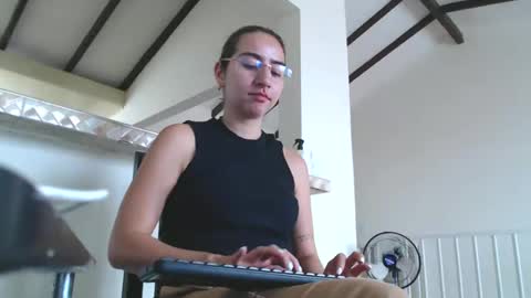 Snapshot of odette_brigh_ chatting on February 2025 07:21:01 PM Val online show from February 2025 07:21:01 PM