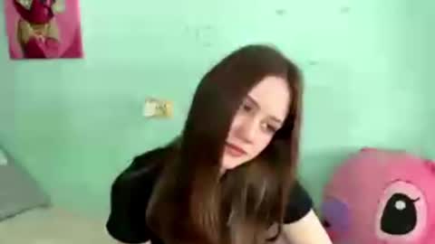 Mia online show from March 2026 07:14:02 AM